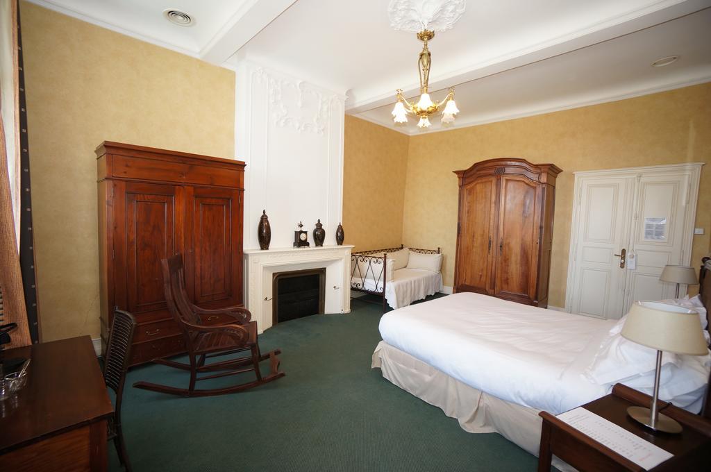 Hotel Les Trois Lys Condom Habitación foto