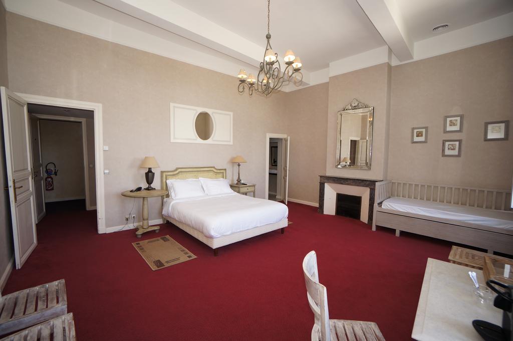 Hotel Les Trois Lys Condom Habitación foto